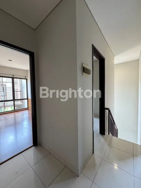 image WHELFORD GREENWICH BSD CITY HANYA 1,65M (7)