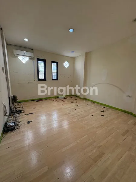 image RUKO 3,5 LANTAI DI PANGERAN JAYAKARTA MANGGA DUA SELATAN (4)