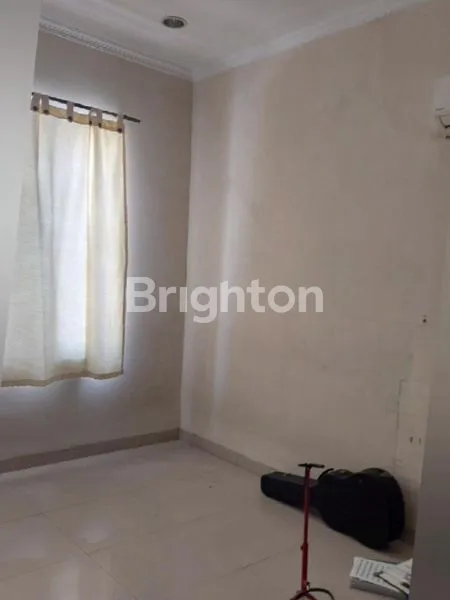 image RUMAH TINGGAL DUA LANTAI AKSES MUDAH KEMANA MANA LOKASINYA SANGAT SANGAT STRATEGIS AMAN DAN NYAMAN SUNTER JAKARTA UTARA (5)