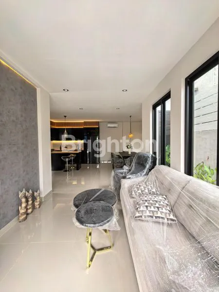 image RUMAH BARU DAN  FULL FURNISH DI LIPPO KARAWACI TANGERANG (8)