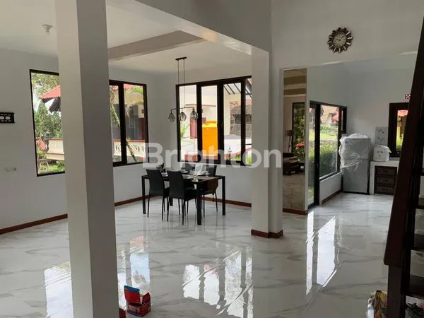 image VILLA BANGUNAN BARU VIEW CANTIK DESAIN MODERN + FURNISHED BARU GRAND TRAWAS (4)