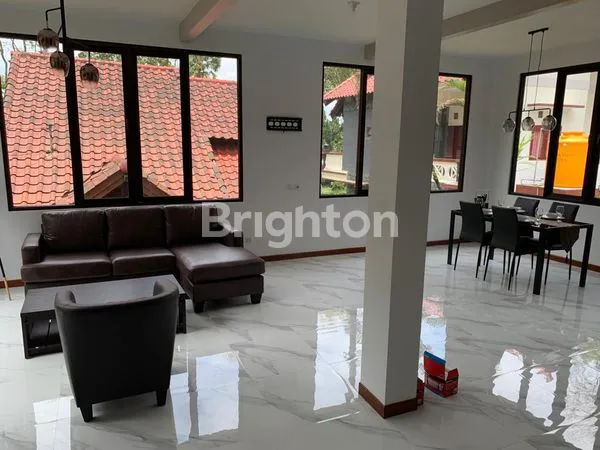 image VILLA BANGUNAN BARU VIEW CANTIK DESAIN MODERN + FURNISHED BARU GRAND TRAWAS (8)