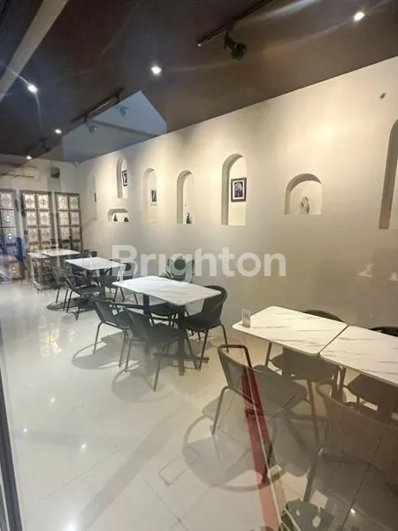 image RUMAH SIAP HUNI EX CAFE LEBAR 8 MTR DI PUSAT INTI KOTA - LOKASI STRATEGIS - COCOK UNTUK HUNIAN MAUPUN BUKA USAHA DI DAERAH JL PATIMURA MEDAN (4)