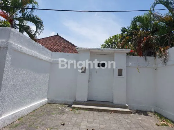 image RUMAH SEMI VILLA SIAP HUNI FULL FURNISHED  SEMINYAK  (2)