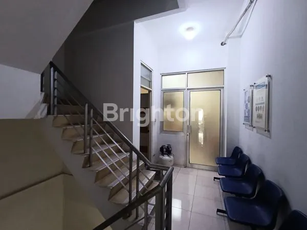 image RUKO STRATEGIS 3 LANTAI + ROOFTOP CANTIK DI GROGOL JAKARTA BARAT  (2)