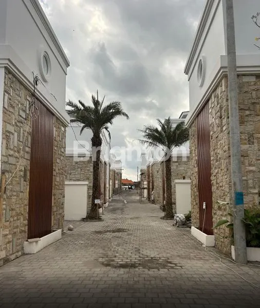 LUXURY VILLA DESAIN TROPICAL MEDITERANIA LOKASI DEKAT CANGGU