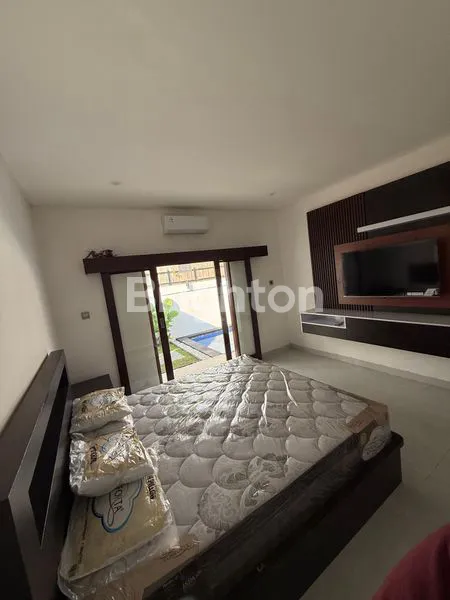 image DISEWAKAN VILLA NYAMAN DI BUMBAK – LOKASI STRATEGIS DAN SIAP HUNI (4)