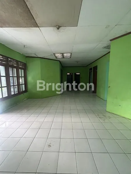 image RUMAH LUAS DENGAN 5 KAMAR TIDUR (2)