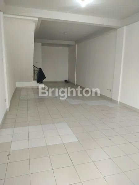 image DIJUAL CEPAT RUKO STRATEGIS DI KOTA WISATA CIBUBUR – DEKAT MALL LIVING WORLD, SHM, SIAP PAKAI HARGA 1,5M NEGO (3)