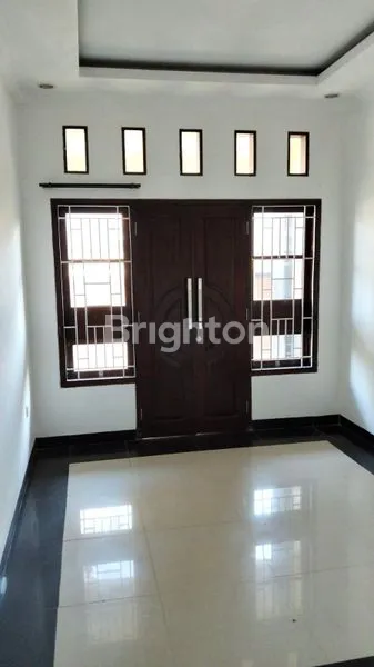 image RUMAH HOOK 2 LANTAI 5 KAMAR TIDUR SIAP HUNI DI RENON (3)