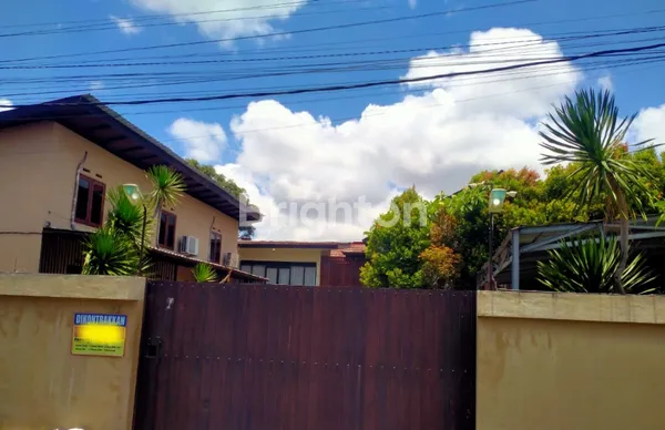 image DISEWAKAN RUMAH BESAR 7 KAMAR TIDUR TYPE MEZZANINE ,FULLY FURNISHED DI UBUNG KAJA (2)