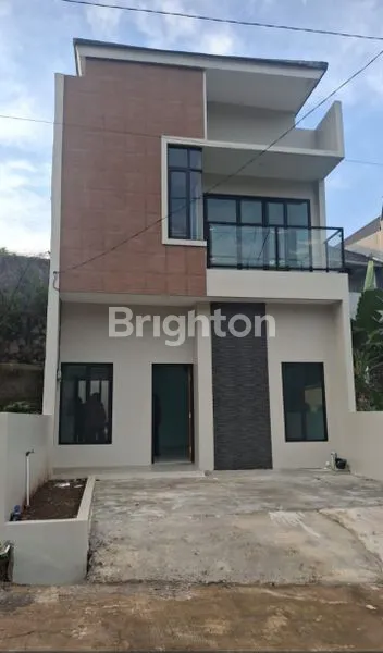 image DI JUAL RUMAH PERUM HIGHLAND TEMBALANG 2 (SAMPING CITRA GRAND) MANGUNHARJO SEMARANG (1)