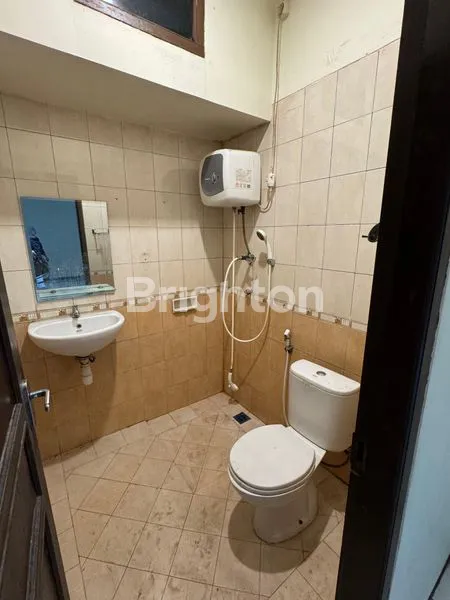 image DIJUAL RUMAH SIAP HUNI TENGAH KOTA BERNUANSA MINIMALIS LOKASI DALAM PERUMAHAN REGENCY AMAN NYAMAN HARGA NEGO (5)