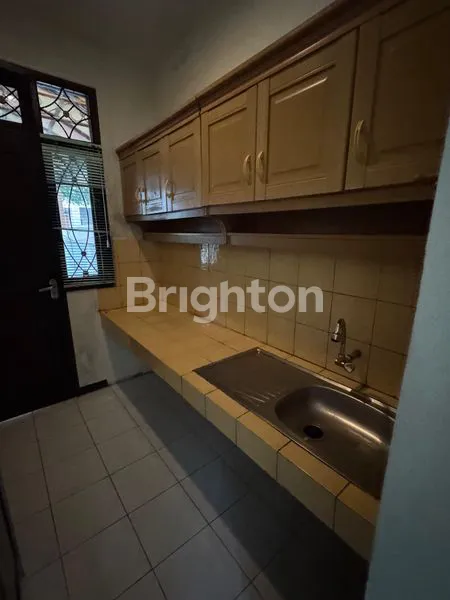 image DIJUAL RUMAH SIAP HUNI TENGAH KOTA BERNUANSA MINIMALIS LOKASI DALAM PERUMAHAN REGENCY AMAN NYAMAN HARGA NEGO (6)