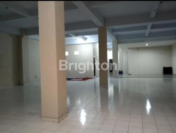 image RAYA DEMANGAN, PARKIRAN LUAS, BANGUNAN BAGUS SIAP PAKAI  (4)