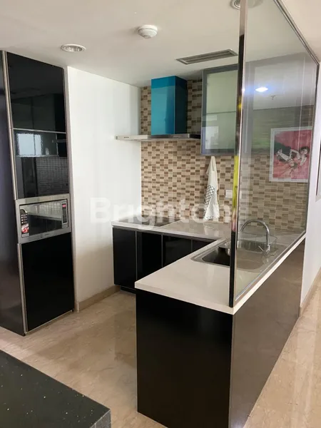 image APARTEMEN MEWAH FULL FURNISHED DI SPRINGHILL ROYALE SUITES KEMAYORAN (8)