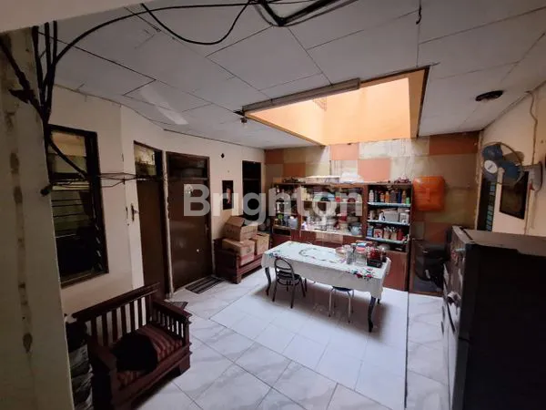 image RUMAH DI JUAL DI KRAMAT SENTIONG,  LOKASI YG SANGAT STATEGIS. HRGA TERSEBUT BS NEGO.. (7)