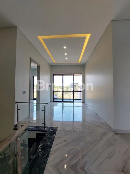 image RUMAH MEWAH BARU GRESS MODERN 2.5 LANTAI PAKUWON INDAH SURABAYA BARAT DEKAT GRAHA FAMILI, DARMO, HR MUHAMMAD, CITRALAND (2)