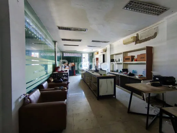 image RUKO 3 LANTAI HOOK EX KANTOR AREA JEMURSARI LKS NOL JALAN UTAMA (1)