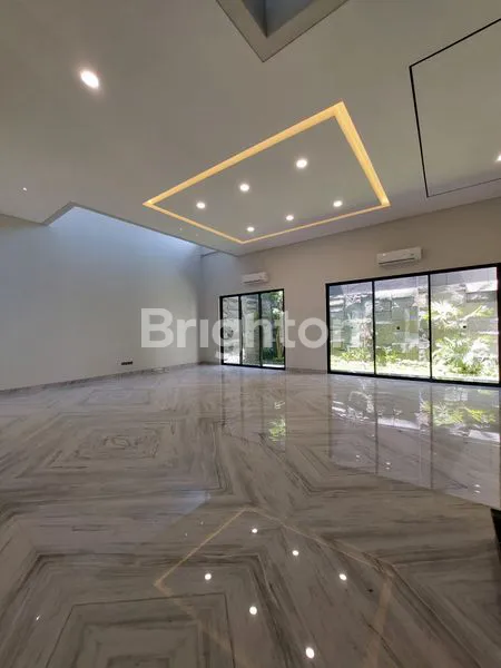 image RUMAH MEWAH BARU GRESS MODERN 2.5 LANTAI PAKUWON INDAH SURABAYA BARAT DEKAT GRAHA FAMILI, DARMO, HR MUHAMMAD, CITRALAND (7)