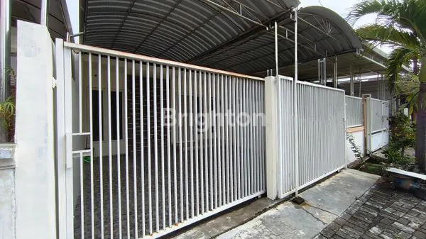 image DISEWAKAN RUMAH SIAP HUNI DI LOKASI STRATEGIS – LT 6X17M, 3 KAMAR TIDUR, HARGA TERJANGKAU! (2)