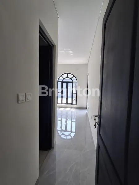 image NEW LUXURY ELEGANZA TOWN HOUSE (6)