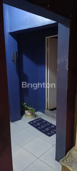 image RUMAH LUAS PINGGIR JALAN DI SUKARASA, KOTA TANGERANG HUNIAN STRATEGIS 4 KAMAR TIDUR (4)