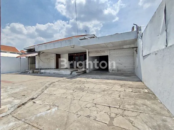 image RUMAH LUAS COCOK UNTUK USAHA DI TENGAH KOTA SURABAYA JALAN SAM RATULANGI (3)