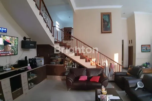 image RUMAH MEWAH 2 LANTAI FULL FURNISH DI PONDOK LABU (8)