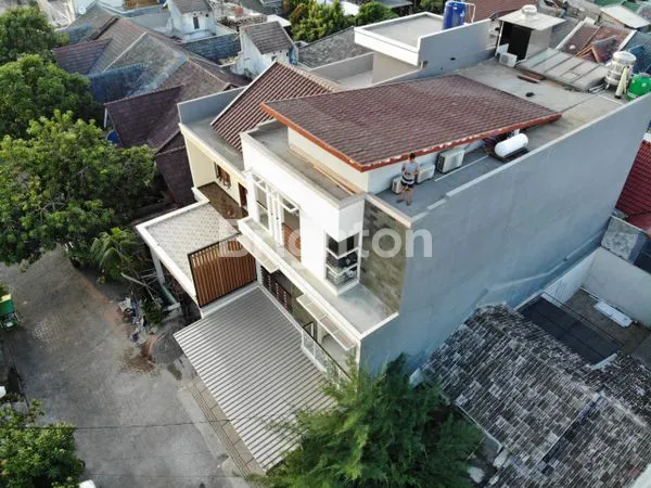 image DIJUAL RUMAH MEWAH 4 LANTAI – CLUSTER CENDANA, TAMAN ROYAL 1, TANGERANG (1)