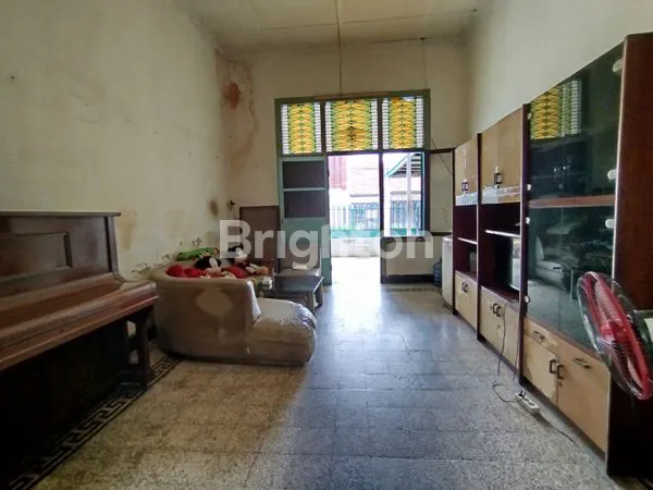 image RUMAH VINTAGE COCOK UNTUK USAHA DI TENGAH KOTA SURABAYA JALAN DR. WAHIDIN (4)