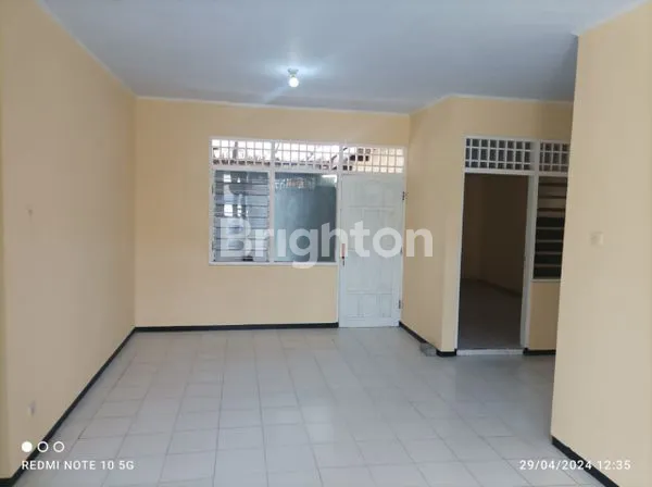 image SELANGKAH KE SURABAYA, RUMAH NYAMAN DAN TENANG (2)