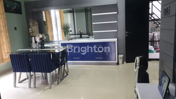 image RUMAH 2 LANTAI BAGUS SIAP HUNI HOOK POJOK ONE GATE DEKAT SEKOLAH PETRA MANYAR UNIVERSITAS ITS UNAIR AIRLANGGA (2)