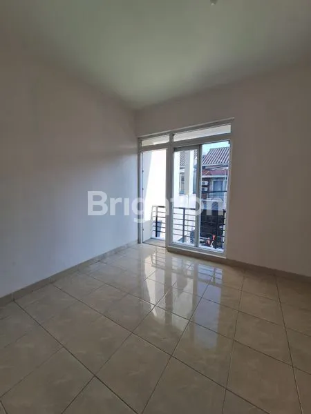 image DIJUAL RUMAH RENOV SIAP HUNI DI PARK RESIDENCE – TAMAN SURYA 5, PEGADUNGAN, KALIDERES, JAKARTA BARAT (4)