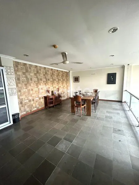 image VILLA 4 LANTAI DENGAN ROOFTOP 6 BEDROOM DI SEMINYAK (2)