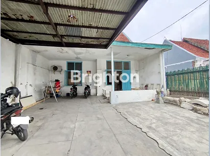 image RUMAH VINTAGE COCOK UNTUK USAHA DI TENGAH KOTA SURABAYA JALAN DR. WAHIDIN (2)