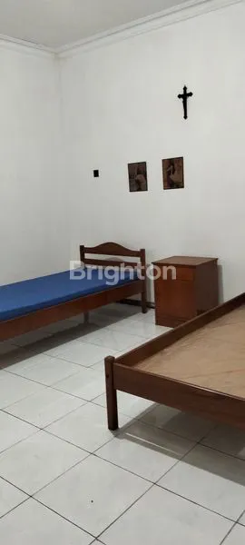 image RUMAH 2 LT TERAWAT BAIK SIAP HUNI DI MANYAR TIRTOASRI (6)
