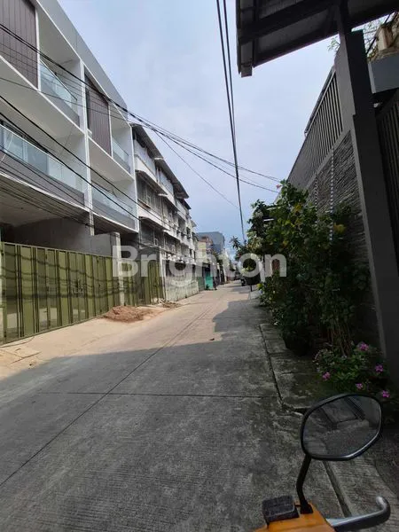 image RUKO 4 LANTAI LT 95 DI JELAMBAR SELATAN (2)