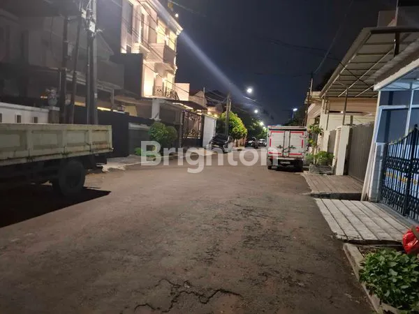 image RUMAH  2 LANTAI LT 240M SHM LOKASI TENANG , AMAN DAN NYAMAN DI KELAPA GADING JKT- UTR (5)