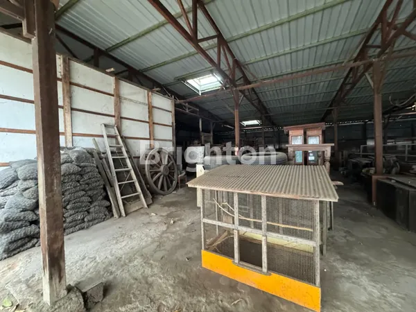 image TANAH + BANGUNAN KOMERSIAL DI RAYA MASTRIP KARANGPILANG !! (3)