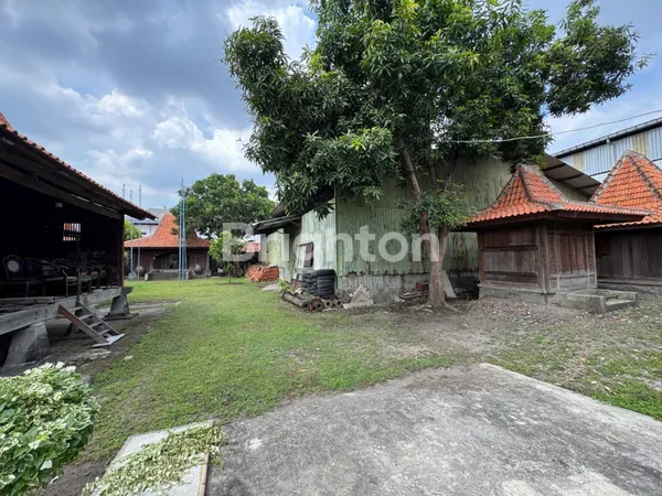 image TANAH + BANGUNAN KOMERSIAL DI RAYA MASTRIP KARANGPILANG !! (7)