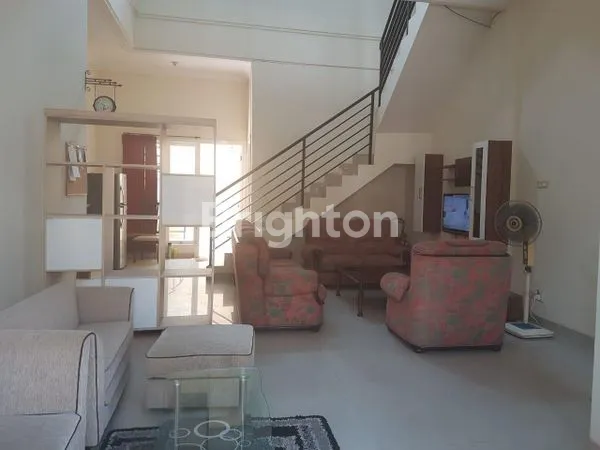 image RUMAH SIAP HUNI 2 LANTAI FULL FURNISH CAKEP GRAND CITY REGENCY RUNGKUT ONE GATE SYSTEM DEKAT MERR, UPN, TRANSMART, PURIMAS, NIRWANA EKSEKUTIF, UBAYA TENGGILIS (3)
