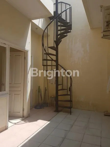 image RUMAH SIAP HUNI 2 LANTAI FULL FURNISH CAKEP GRAND CITY REGENCY RUNGKUT ONE GATE SYSTEM DEKAT MERR, UPN, TRANSMART, PURIMAS, NIRWANA EKSEKUTIF, UBAYA TENGGILIS (7)