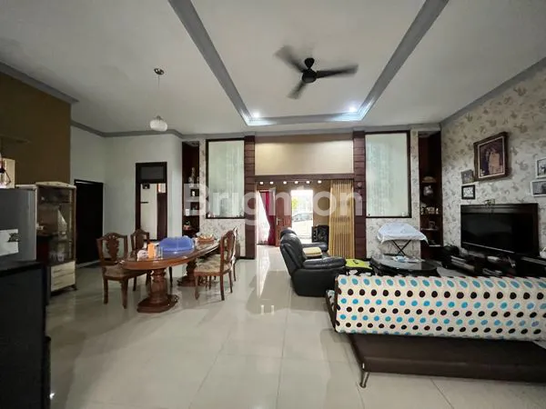 image RUMAH MEWAH SHM 300M² DI PUSAT KOTA SOLO (4)