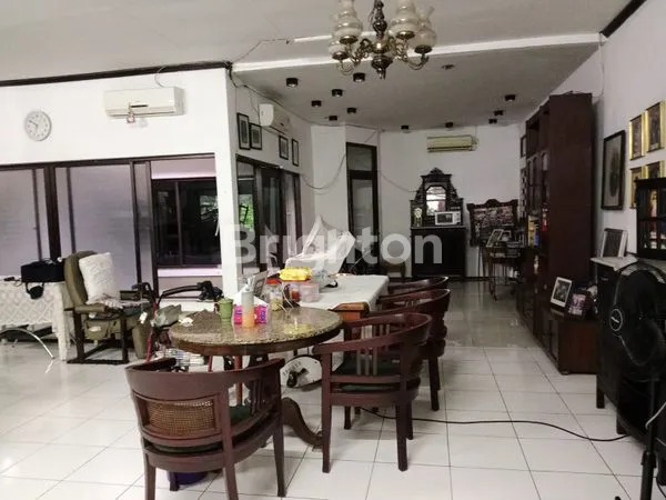 image RUMAH STRATEGIS DHARMAWANGSA  4KT HADAP SELATAN (2)