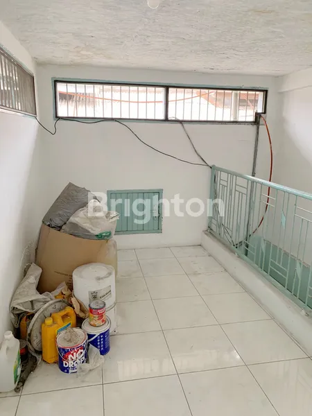 image RUMAH 2,5 TINGKAT PUSAT KOTA JLN. SERAM BARU (3)