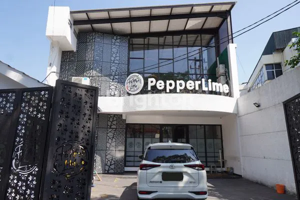 TEMPAT USAHA EX RESTO PUSAT KOTA BANGUNAN MODERN 2 LANTAI