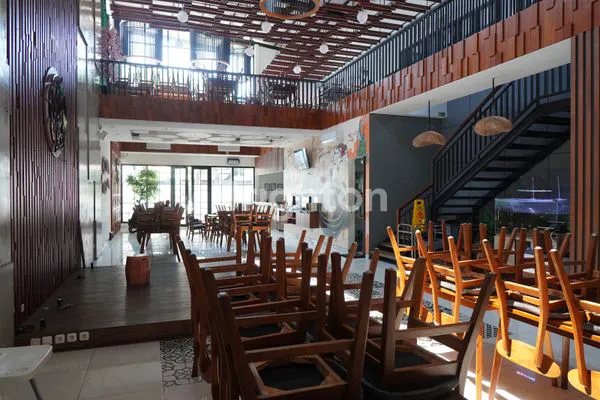 image TEMPAT USAHA EX RESTO PUSAT KOTA BANGUNAN MODERN 2 LANTAI (2)