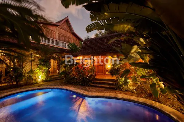 image LUXURY VILLA FOR YEARLY RENT IN BERAWA 2 MINUTES WALK TO FINNS BEACH CLUB – TRANQUILITY AT THE HEART OF CANGGU’S HOTTEST SPOT (1)