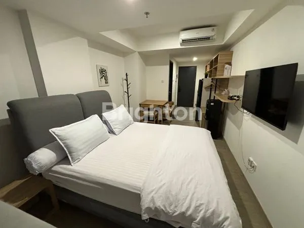 image APARTEMEN COLLINS BOULEVARD LT 20, FURNISHED LENGKAP & VIEW KOLAM (5)